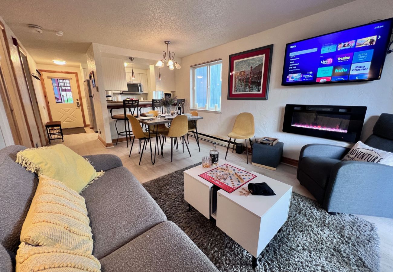 Condominium in Breckenridge - Cozy Mtn Condo 1 mile to Breck Main St + Slopes