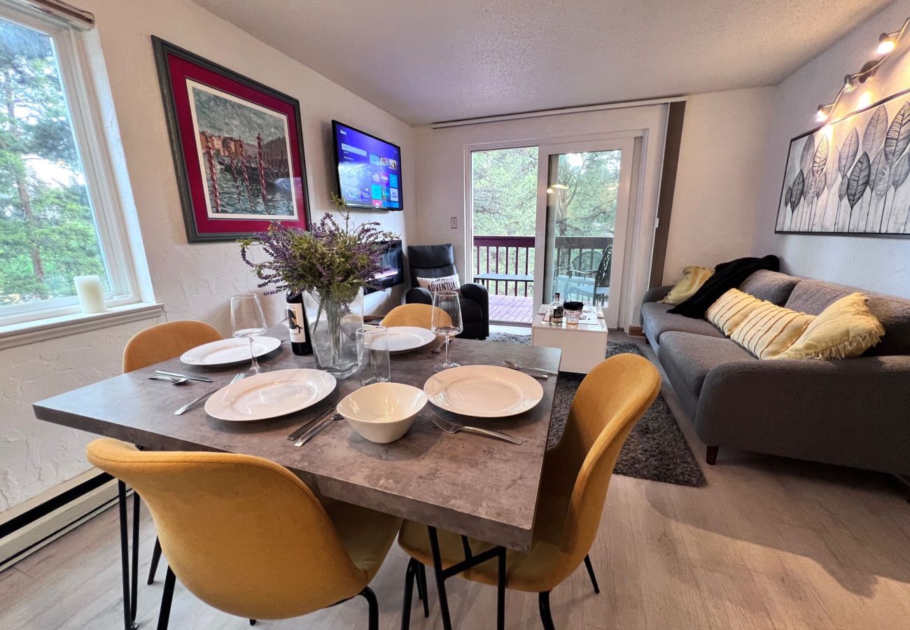Condominium in Breckenridge - Cozy Mtn Condo 1 mile to Breck Main St + Slopes