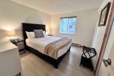 Condominium in Breckenridge - Mark IX Alpine Condo • Cozy Mtn Condo • 1 mile to Breck Main St + Slopes Condominium in Breckenridge - Mark IX Alpine Condo • Cozy Mtn Condo • 1 mile to Breck Main St + Slopes