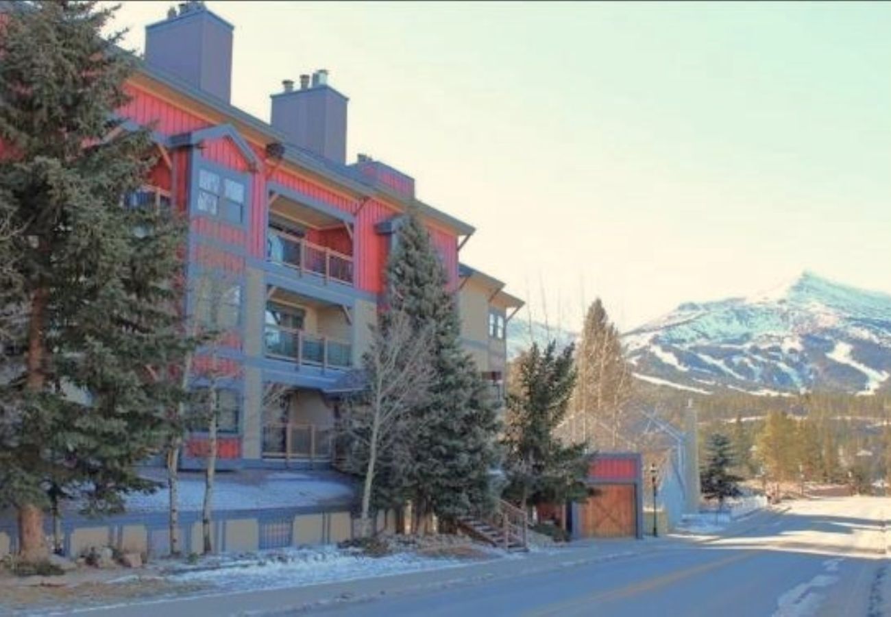 Condominium in Breckenridge - 30+ day rental near Main St Breck Slopes + Trails