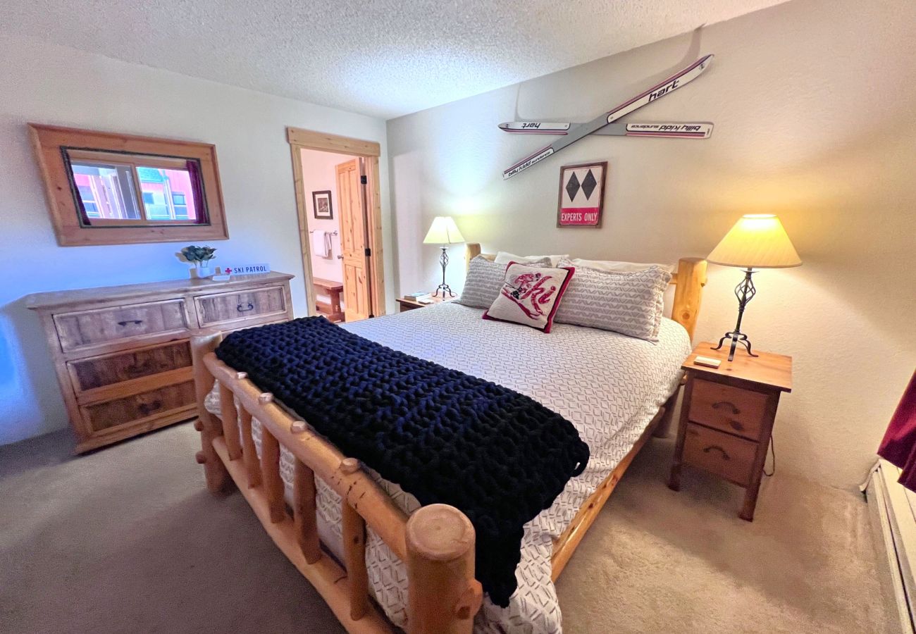 Condominium in Breckenridge - 30+ day rental near Main St Breck Slopes + Trails