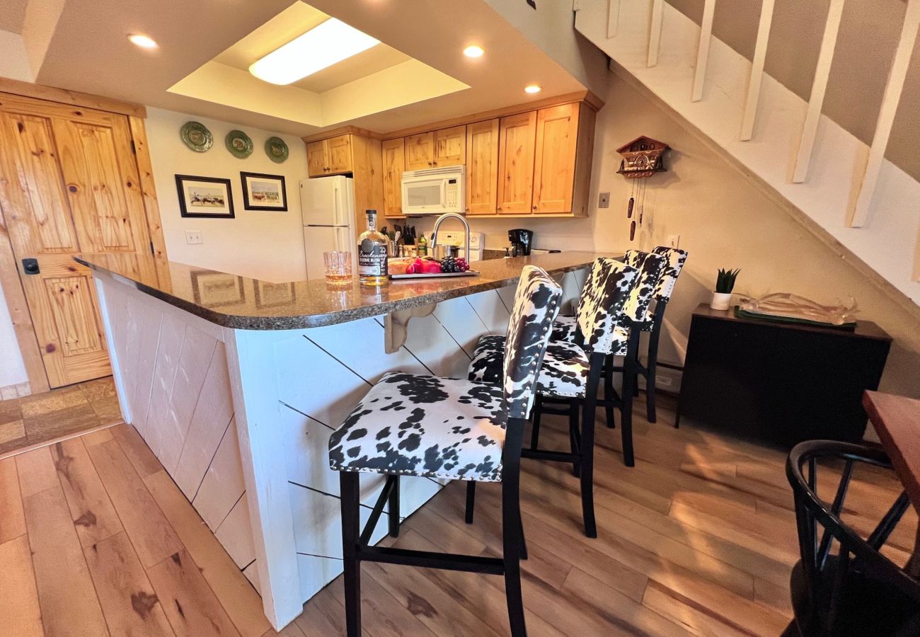 Condominium in Breckenridge - 30+ day rental near Main St Breck Slopes + Trails
