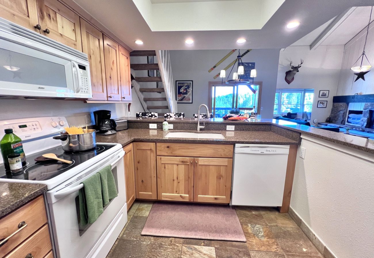 Condominium in Breckenridge - 30+ day rental near Main St Breck Slopes + Trails