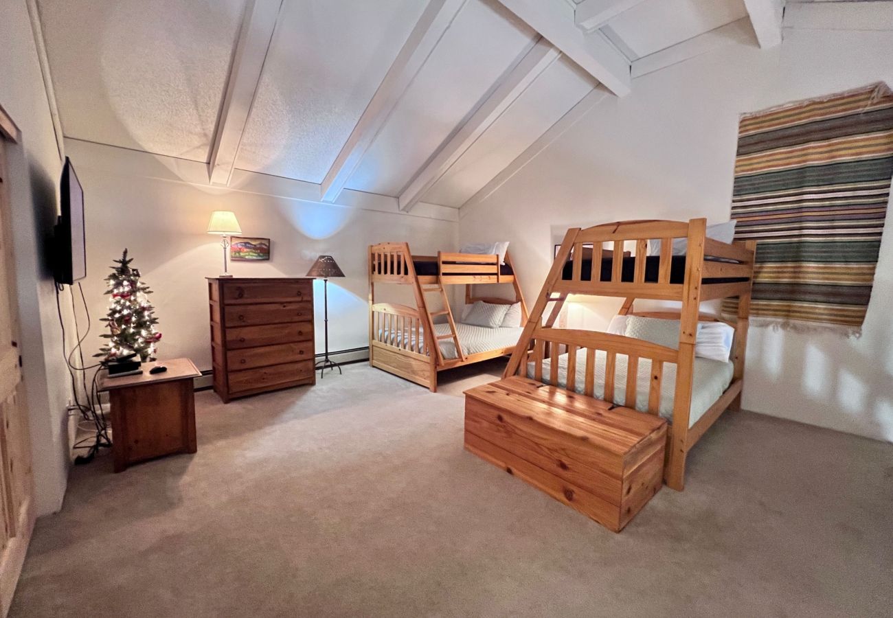 Condominium in Breckenridge - 30+ day rental near Main St Breck Slopes + Trails
