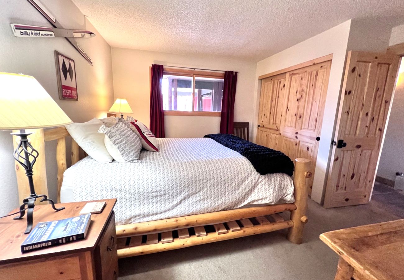 Condominium in Breckenridge - 30+ day rental near Main St Breck Slopes + Trails
