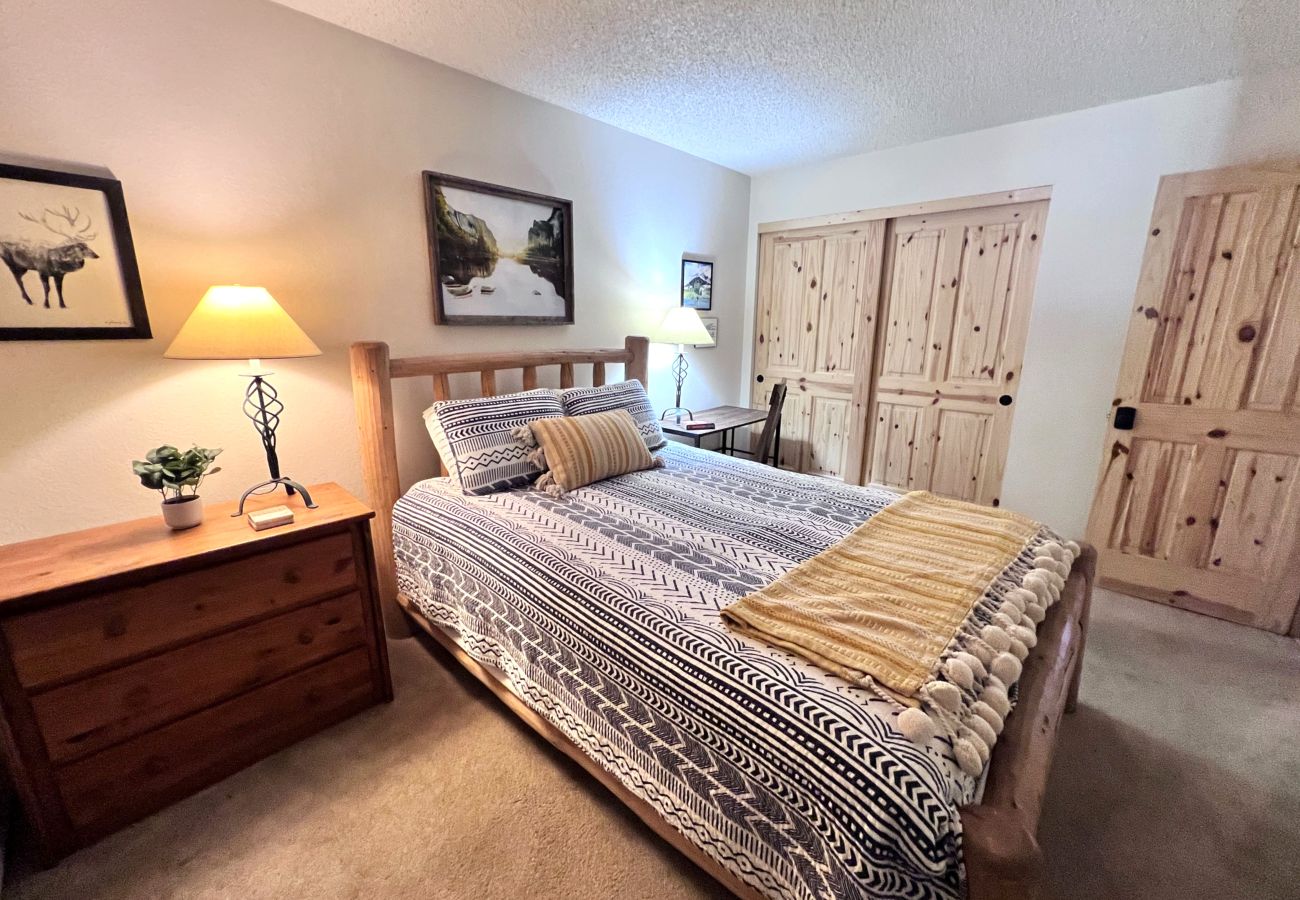 Condominium in Breckenridge - 30+ day rental near Main St Breck Slopes + Trails