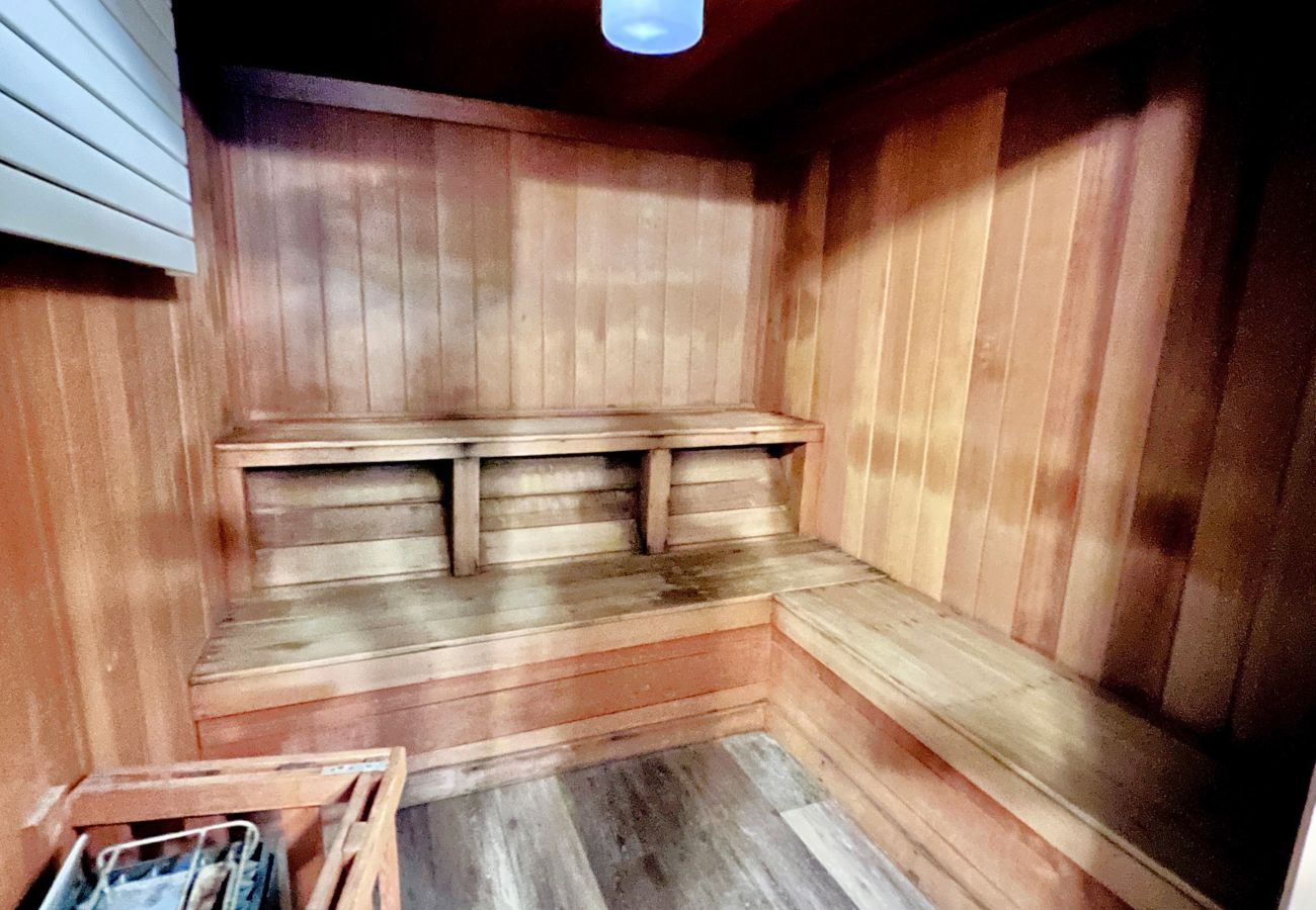 Condominium in Breckenridge - 30+ day rental near Main St Breck Slopes + Trails