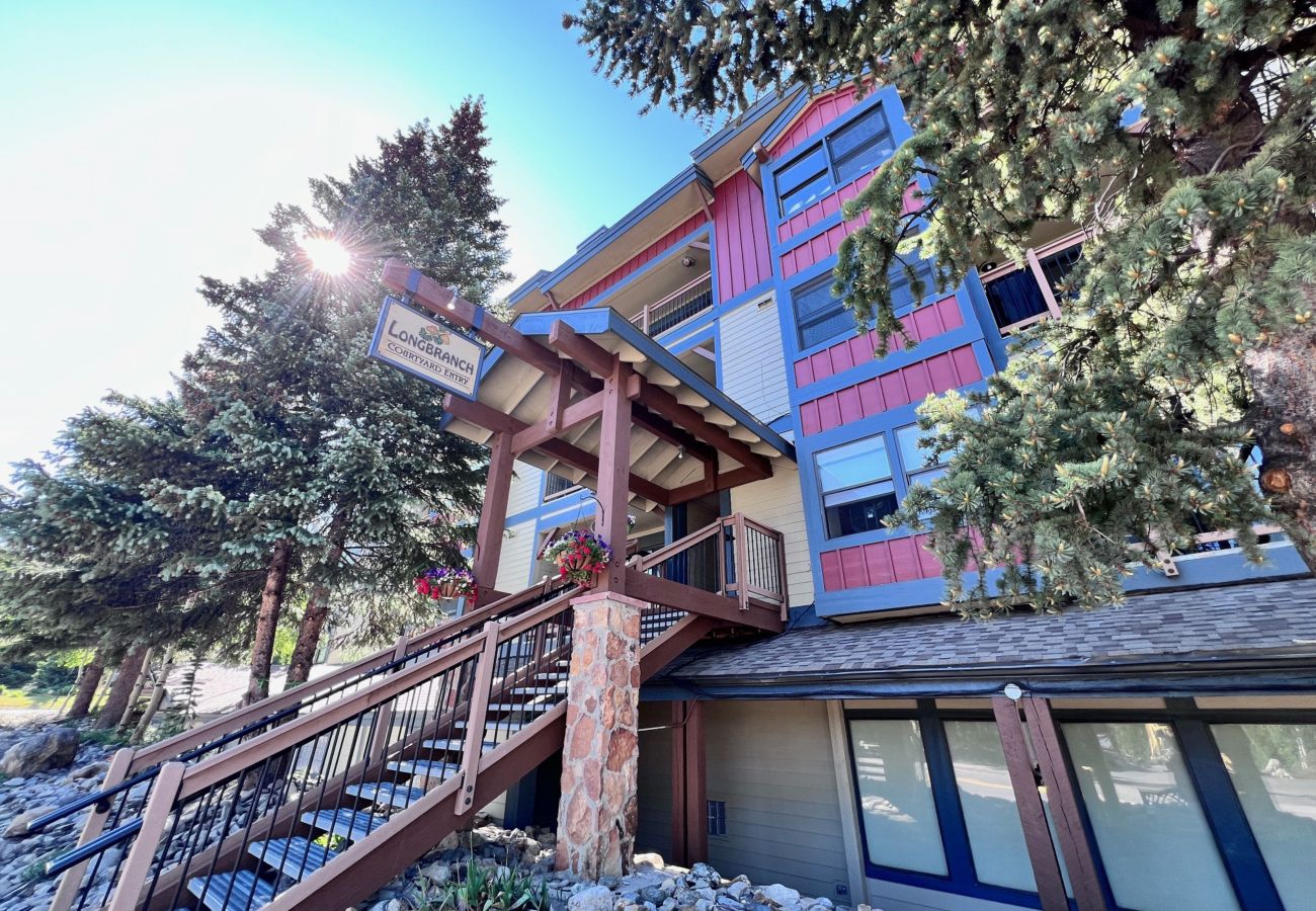 Condominium in Breckenridge - 30+ day rental near Main St Breck Slopes + Trails