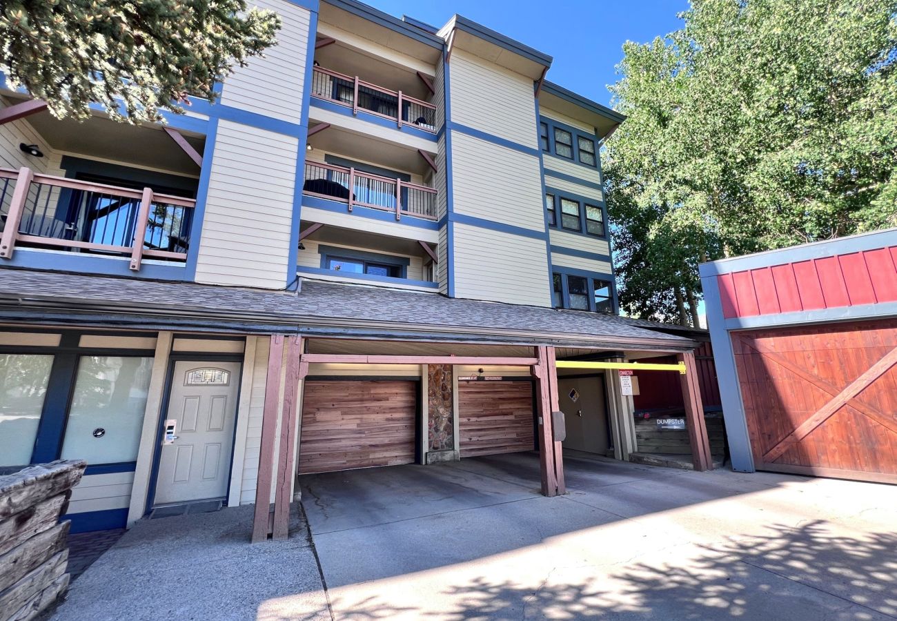Condominium in Breckenridge - 30+ day rental near Main St Breck Slopes + Trails