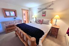 Condominium in Breckenridge - Longbranch Forest Condo • 30+ day rental near Main St, Breck Slopes  and Trails