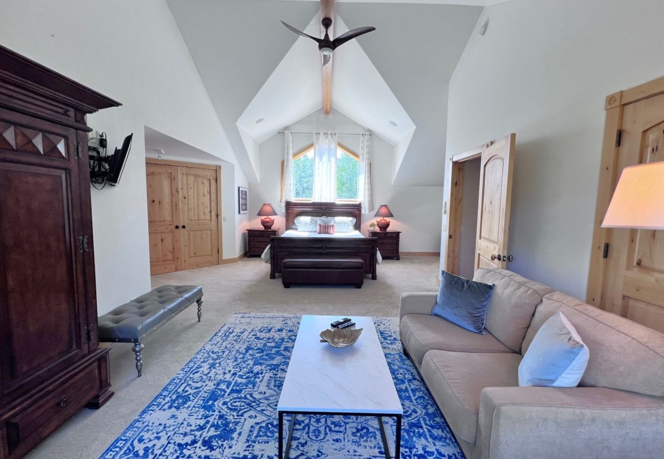House in Frisco - Aspen Hollow Lodge-Basecamp w/ Hot Tub + Fire Pit
