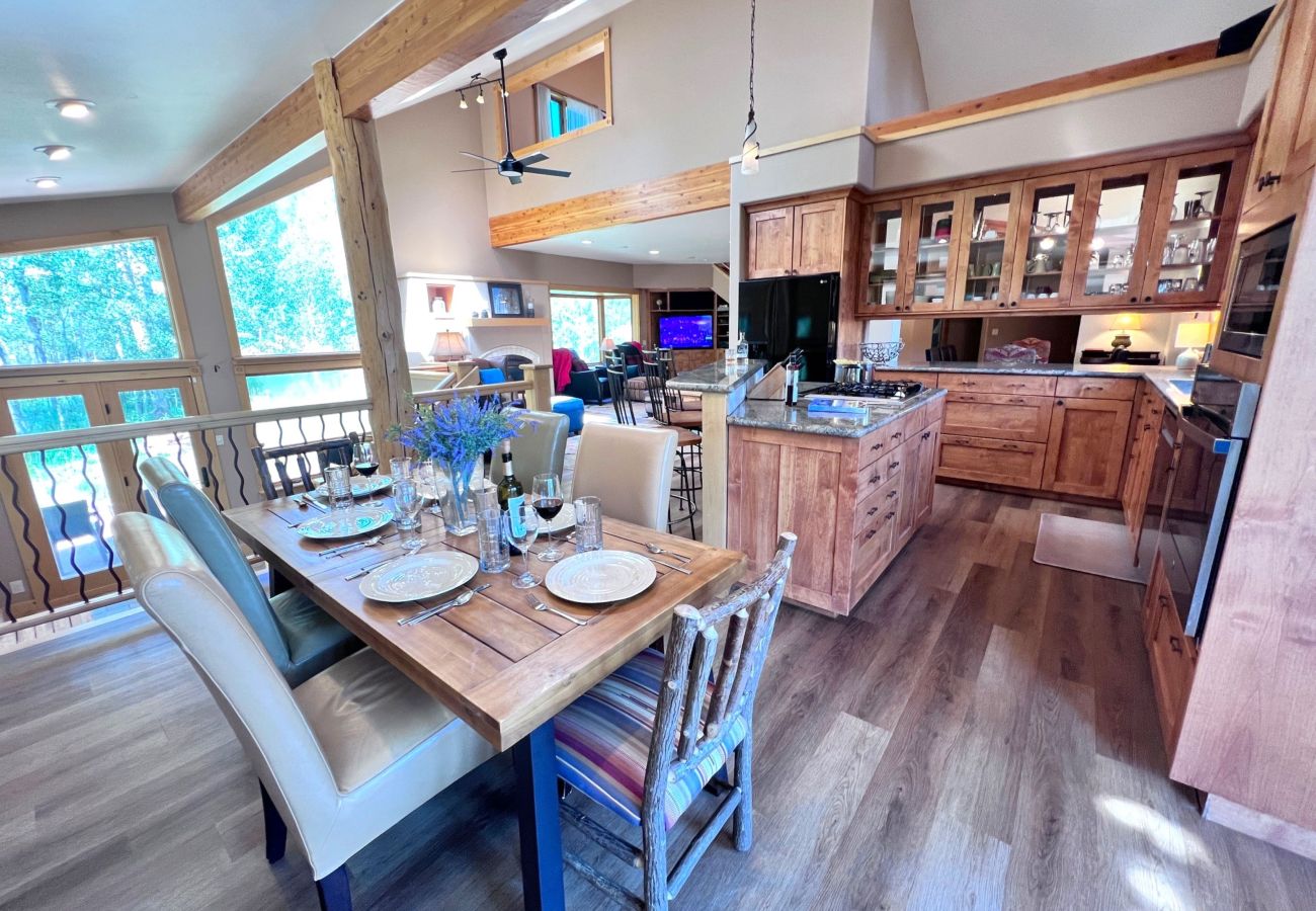 House in Frisco - Aspen Hollow Lodge-Basecamp w/ Hot Tub + Fire Pit