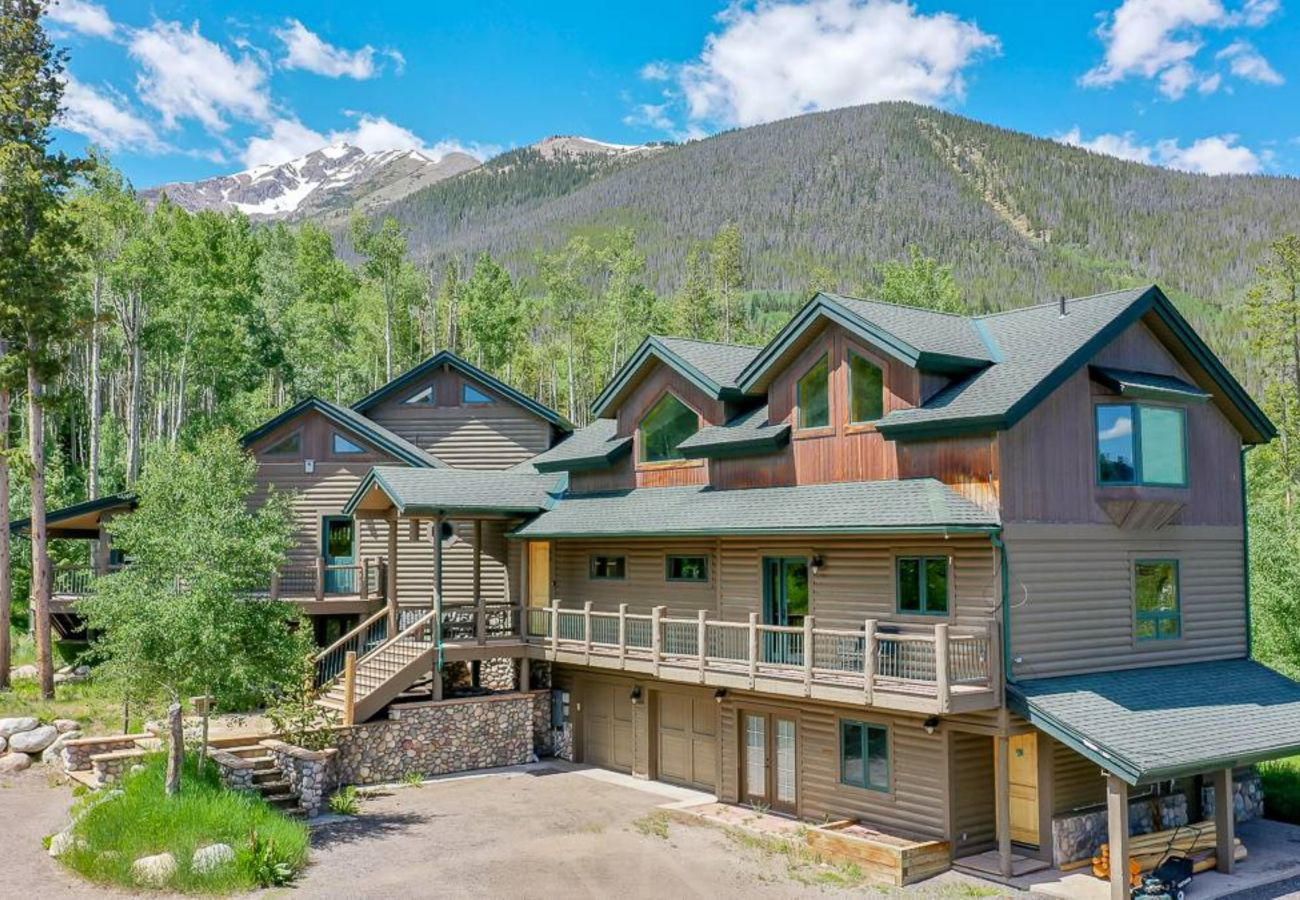 House in Frisco - Aspen Hollow Lodge-Basecamp w/ Hot Tub + Fire Pit