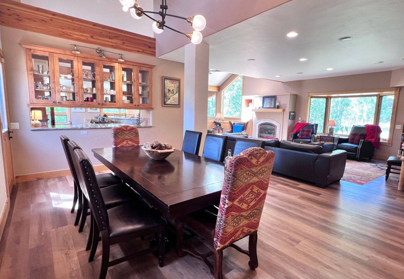 House in Frisco - Aspen Hollow Lodge-Basecamp w/ Hot Tub + Fire Pit