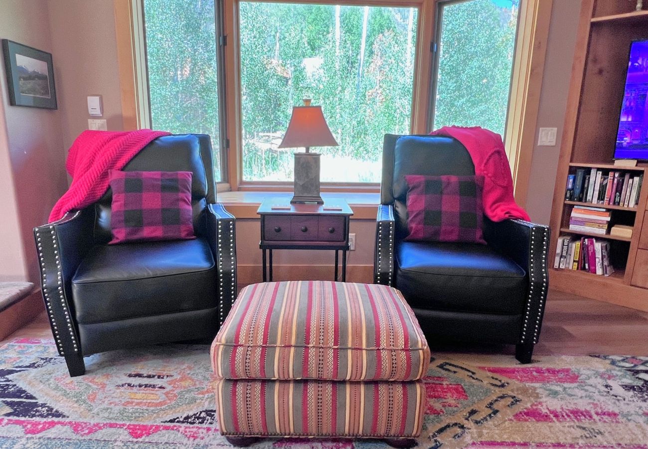 House in Frisco - Aspen Hollow Lodge-Basecamp w/ Hot Tub + Fire Pit