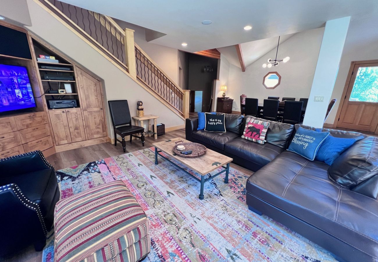 House in Frisco - Aspen Hollow Lodge-Basecamp w/ Hot Tub + Fire Pit