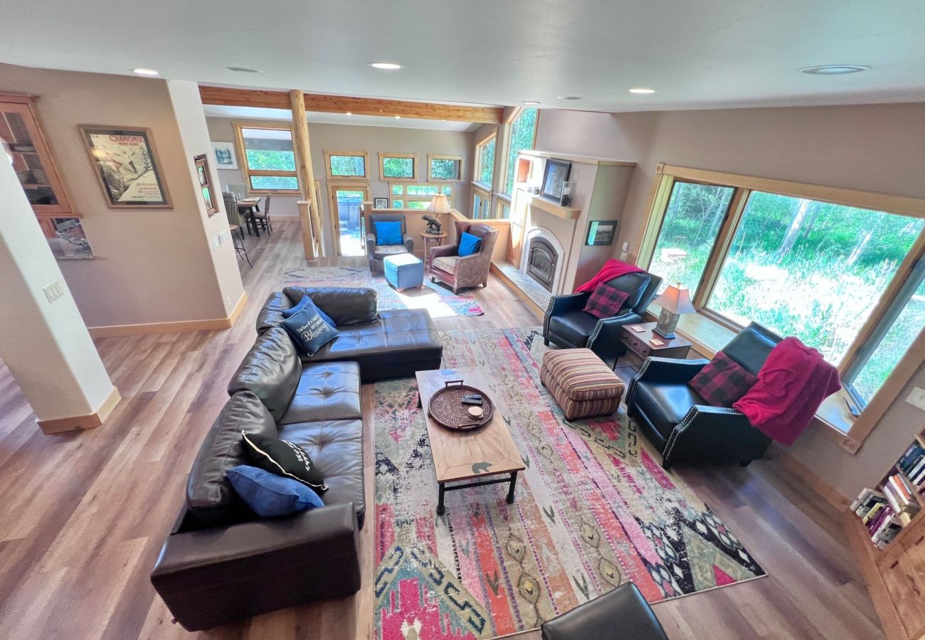 House in Frisco - Aspen Hollow Lodge-Basecamp w/ Hot Tub + Fire Pit