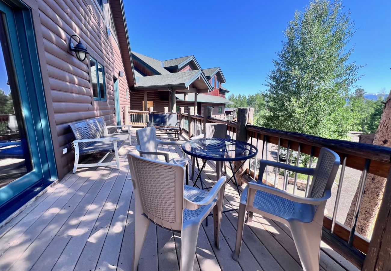House in Frisco - Aspen Hollow Lodge-Basecamp w/ Hot Tub + Fire Pit