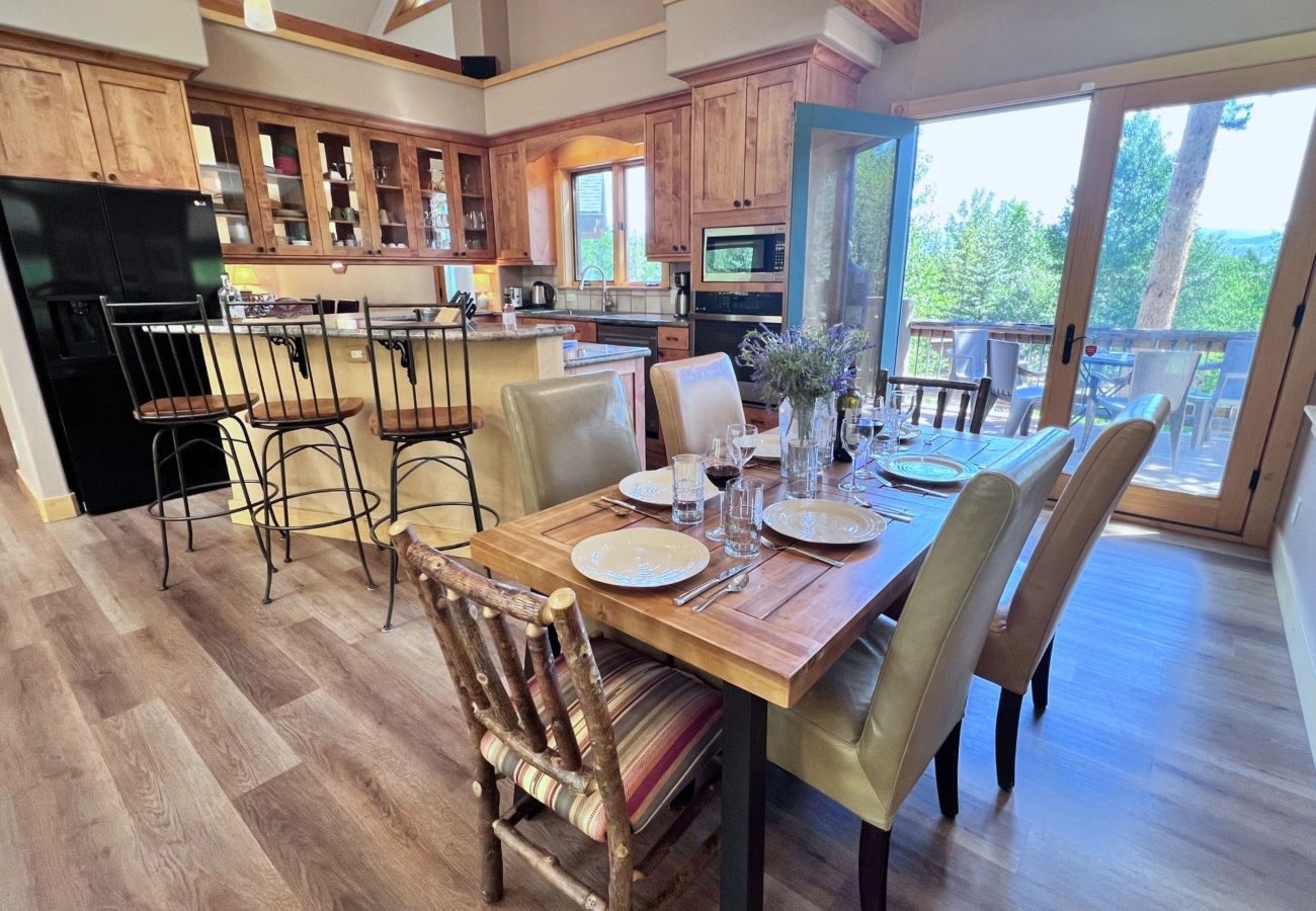 House in Frisco - Aspen Hollow Lodge-Basecamp w/ Hot Tub + Fire Pit