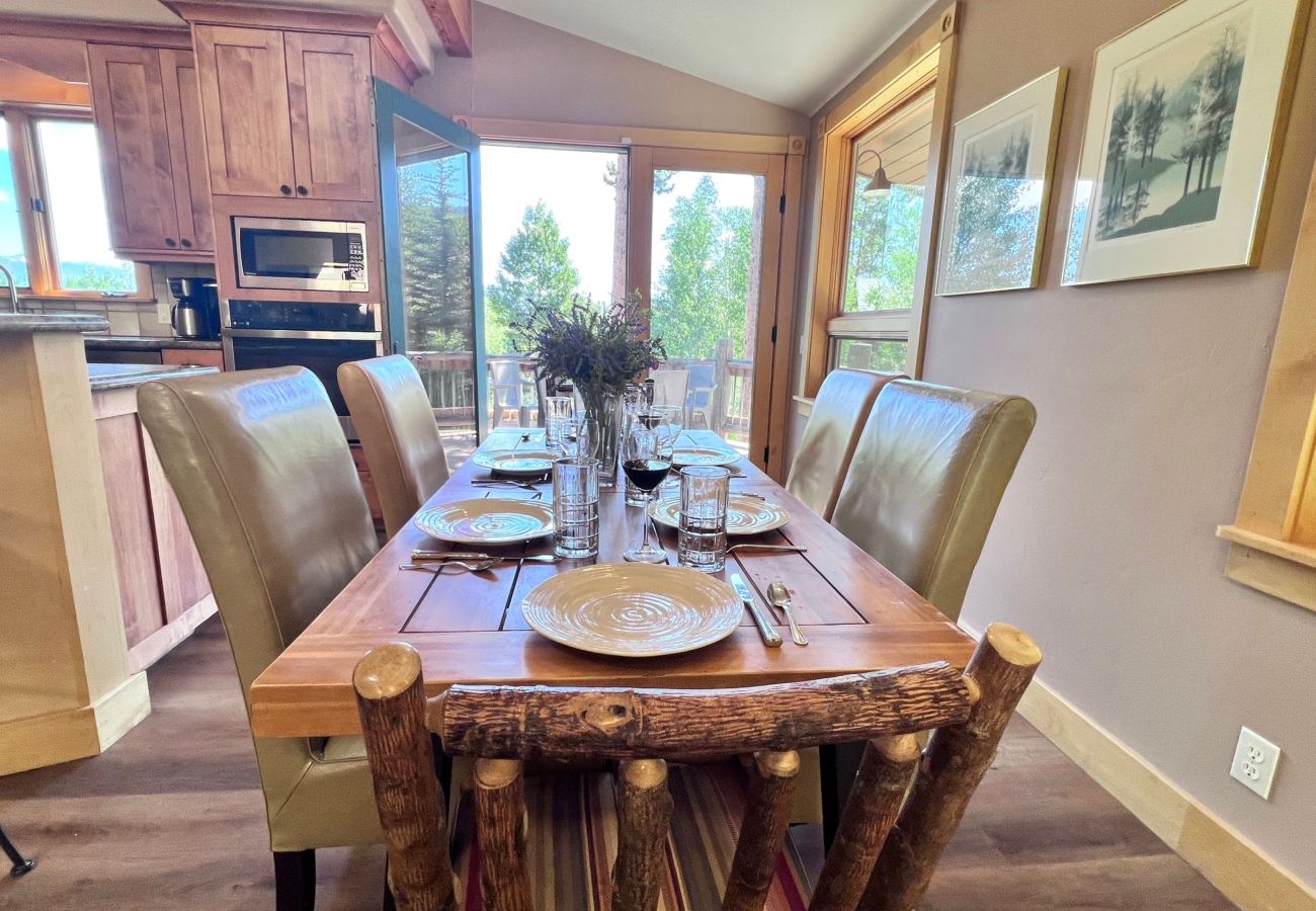 House in Frisco - Aspen Hollow Lodge-Basecamp w/ Hot Tub + Fire Pit