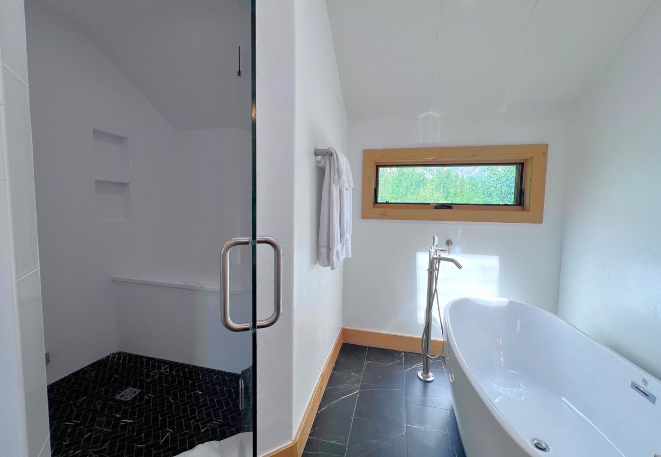 House in Frisco - Aspen Hollow Lodge-Basecamp w/ Hot Tub + Fire Pit