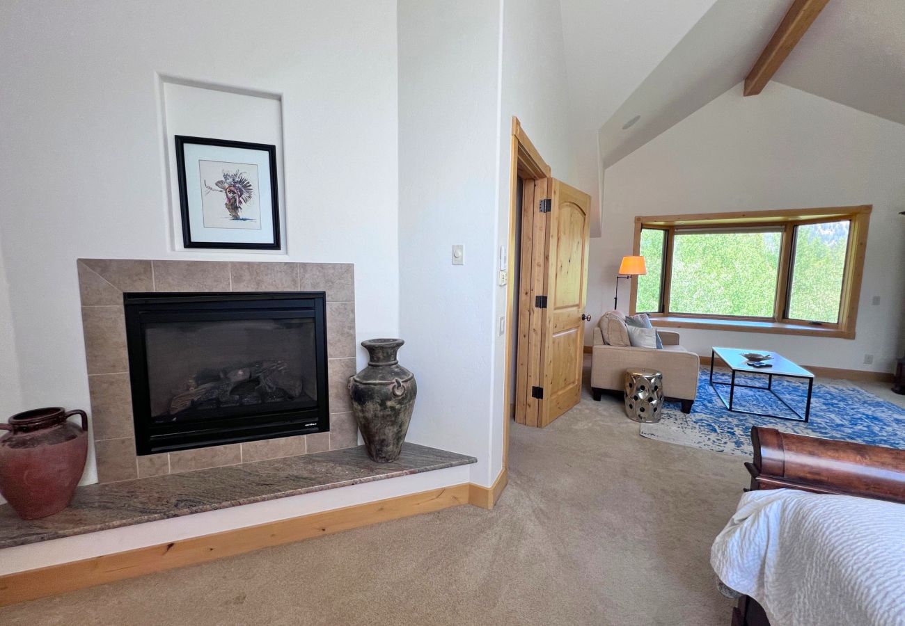 House in Frisco - Aspen Hollow Lodge-Basecamp w/ Hot Tub + Fire Pit
