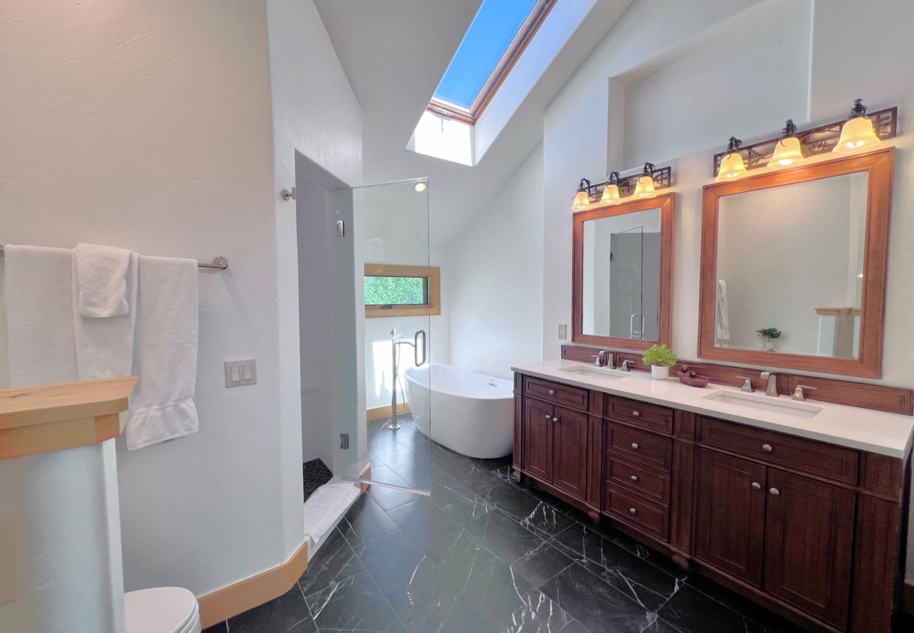 House in Frisco - Aspen Hollow Lodge-Basecamp w/ Hot Tub + Fire Pit