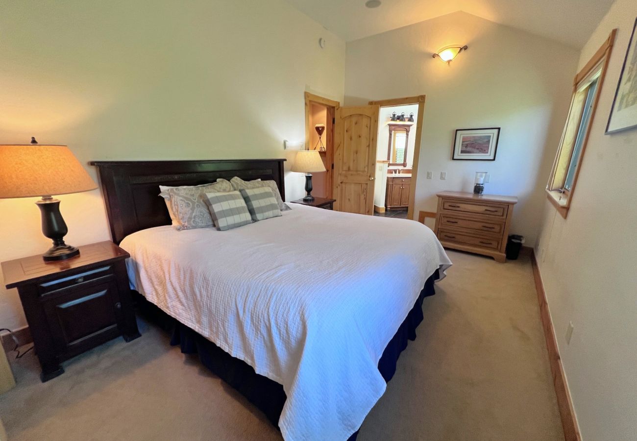 House in Frisco - Aspen Hollow Lodge-Basecamp w/ Hot Tub + Fire Pit