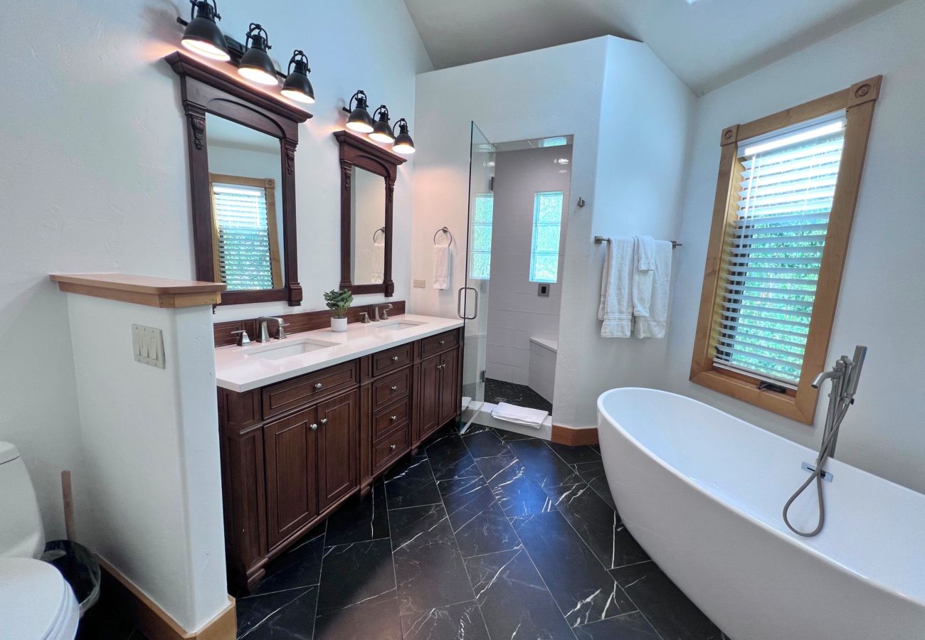 House in Frisco - Aspen Hollow Lodge-Basecamp w/ Hot Tub + Fire Pit