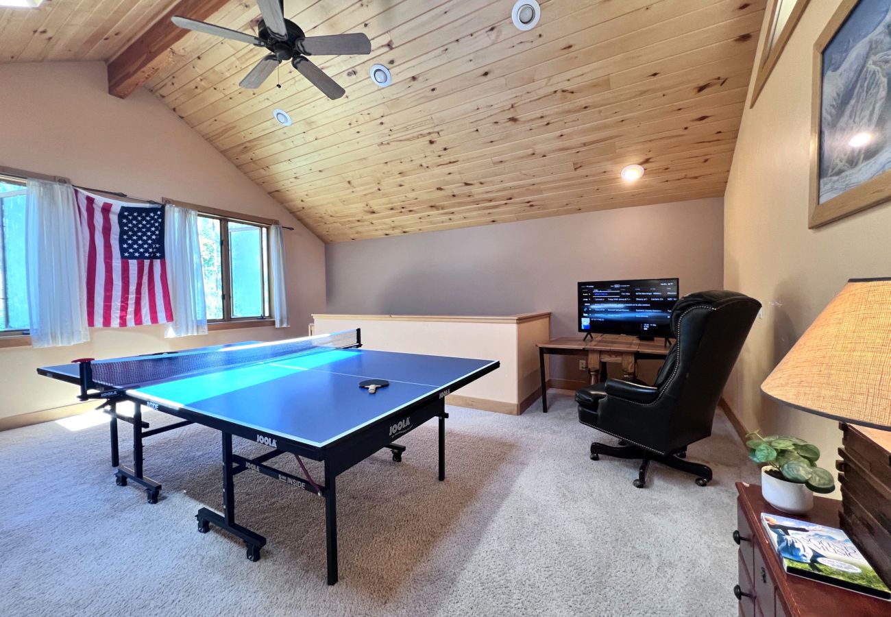 House in Frisco - Aspen Hollow Lodge-Basecamp w/ Hot Tub + Fire Pit