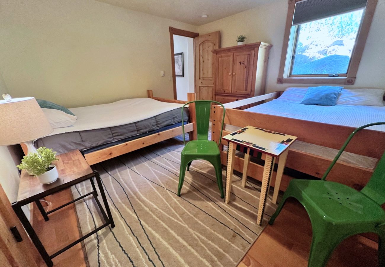 House in Frisco - Aspen Hollow Lodge-Basecamp w/ Hot Tub + Fire Pit