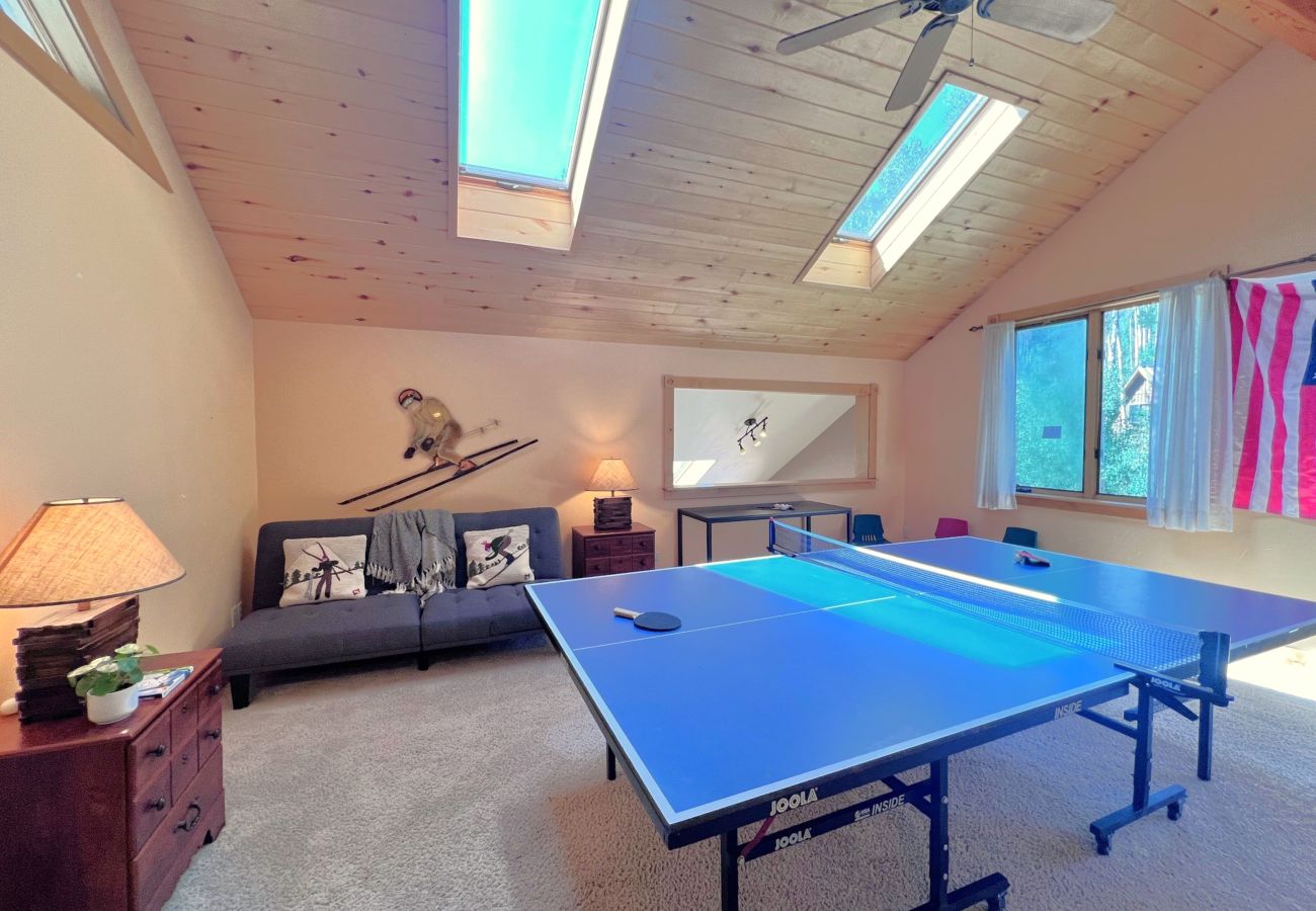 House in Frisco - Aspen Hollow Lodge-Basecamp w/ Hot Tub + Fire Pit