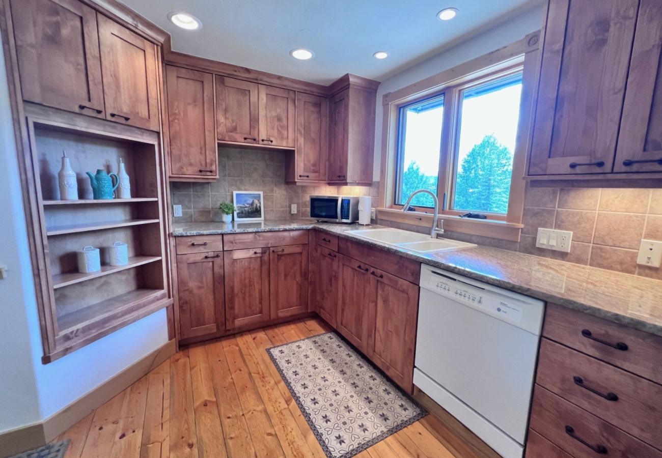 House in Frisco - Aspen Hollow Lodge-Basecamp w/ Hot Tub + Fire Pit