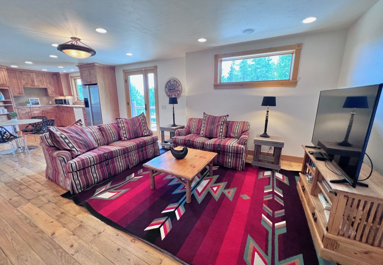 House in Frisco - Aspen Hollow Lodge-Basecamp w/ Hot Tub + Fire Pit
