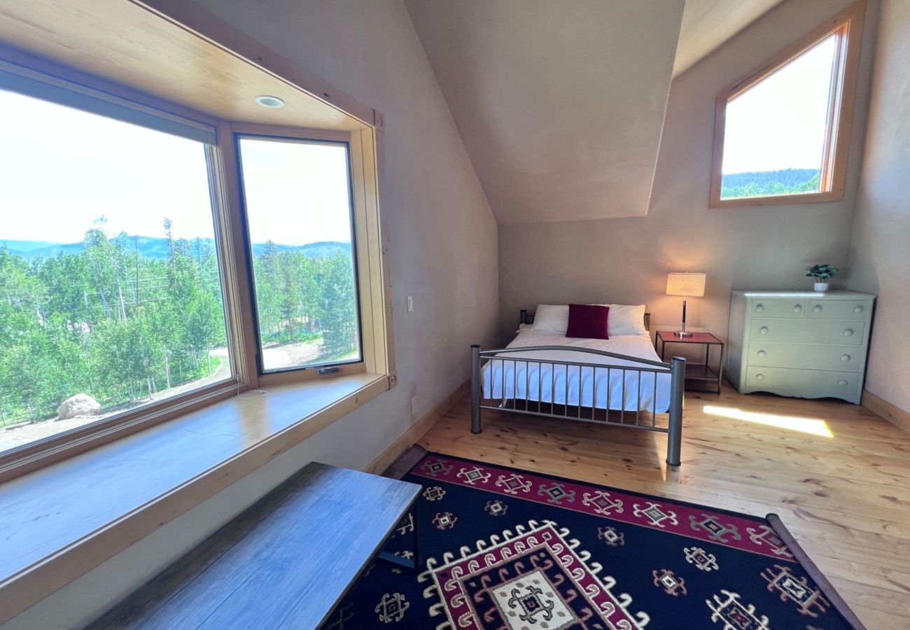 House in Frisco - Aspen Hollow Lodge-Basecamp w/ Hot Tub + Fire Pit