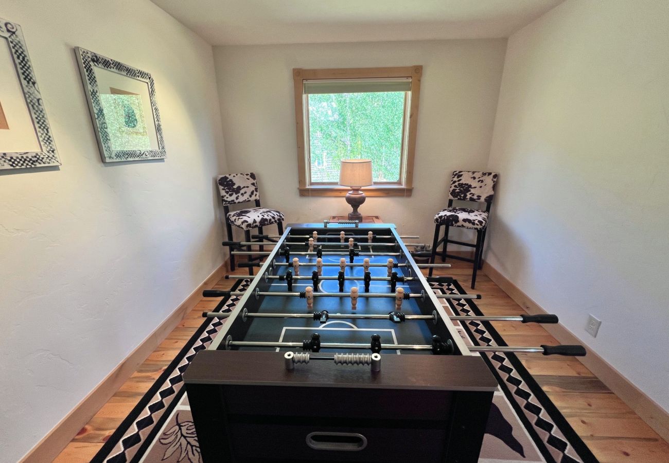 House in Frisco - Aspen Hollow Lodge-Basecamp w/ Hot Tub + Fire Pit