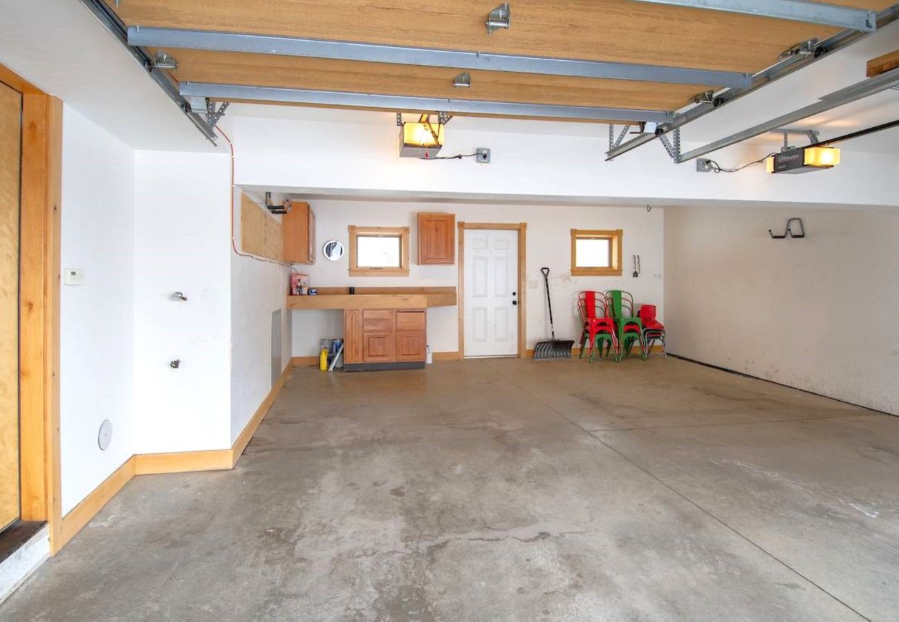 House in Frisco - Aspen Hollow Lodge-Basecamp w/ Hot Tub + Fire Pit