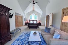 House in Frisco - Aspen Hollow Lodge w/ Hot Tub + Fire Pit