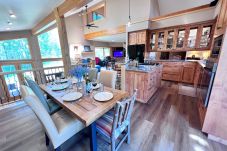 House in Frisco - Aspen Hollow Lodge w/ Hot Tub + Fire Pit