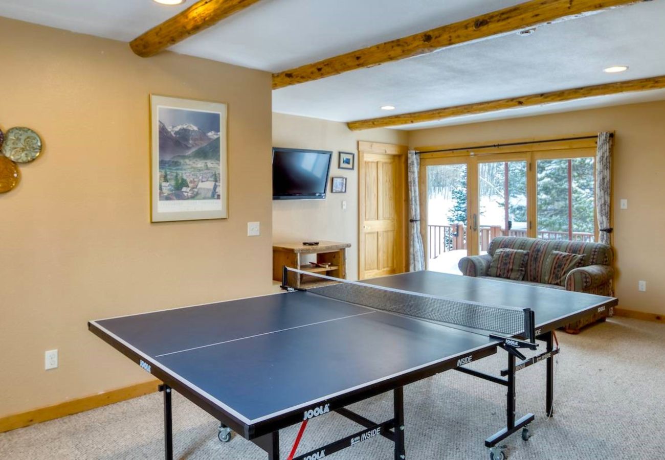 House in Frisco - Mtn Meadow Lodge, Hot Tub - Hike, Ski, Play!