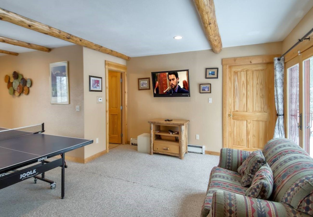 House in Frisco - Mtn Meadow Lodge, Hot Tub - Hike, Ski, Play!