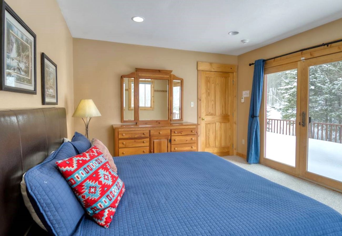 House in Frisco - Mtn Meadow Lodge, Hot Tub - Hike, Ski, Play!
