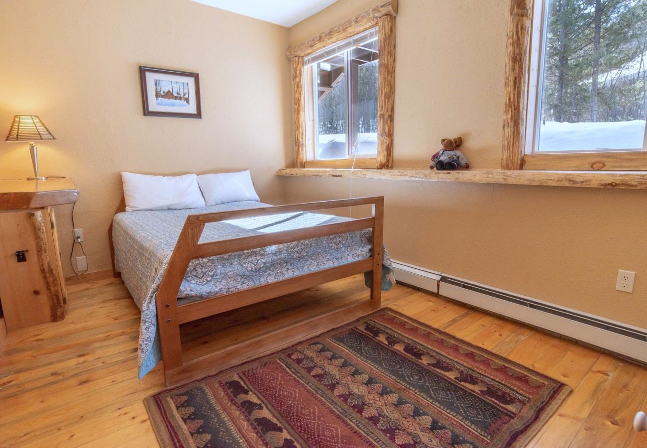 House in Frisco - Mtn Meadow Lodge, Hot Tub - Hike, Ski, Play!