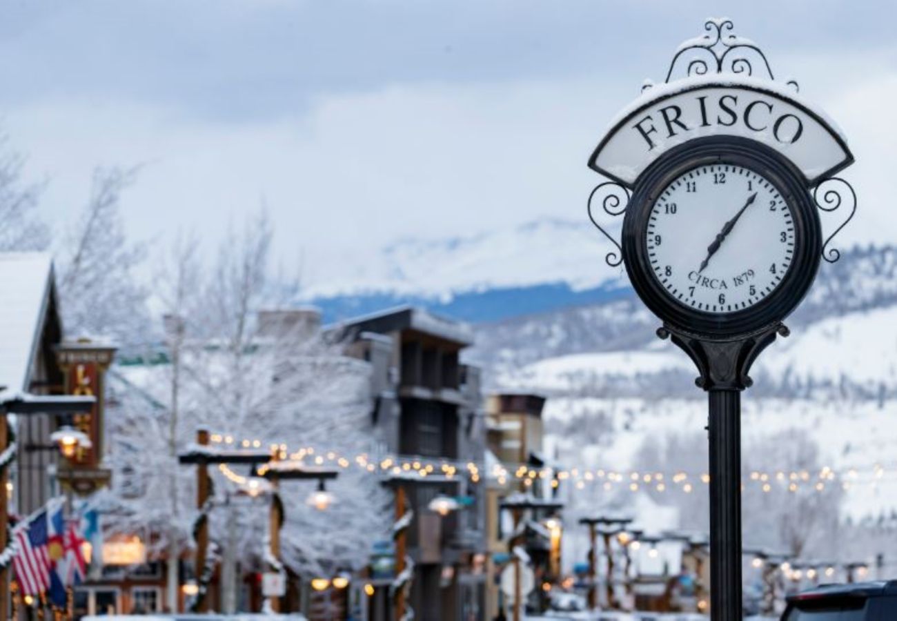 House in Frisco - Mtn Meadow Lodge, Hot Tub - Hike, Ski, Play!