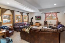 House in Frisco - Mountain Meadow Lodge • Dog-Friendly • Hot Tub