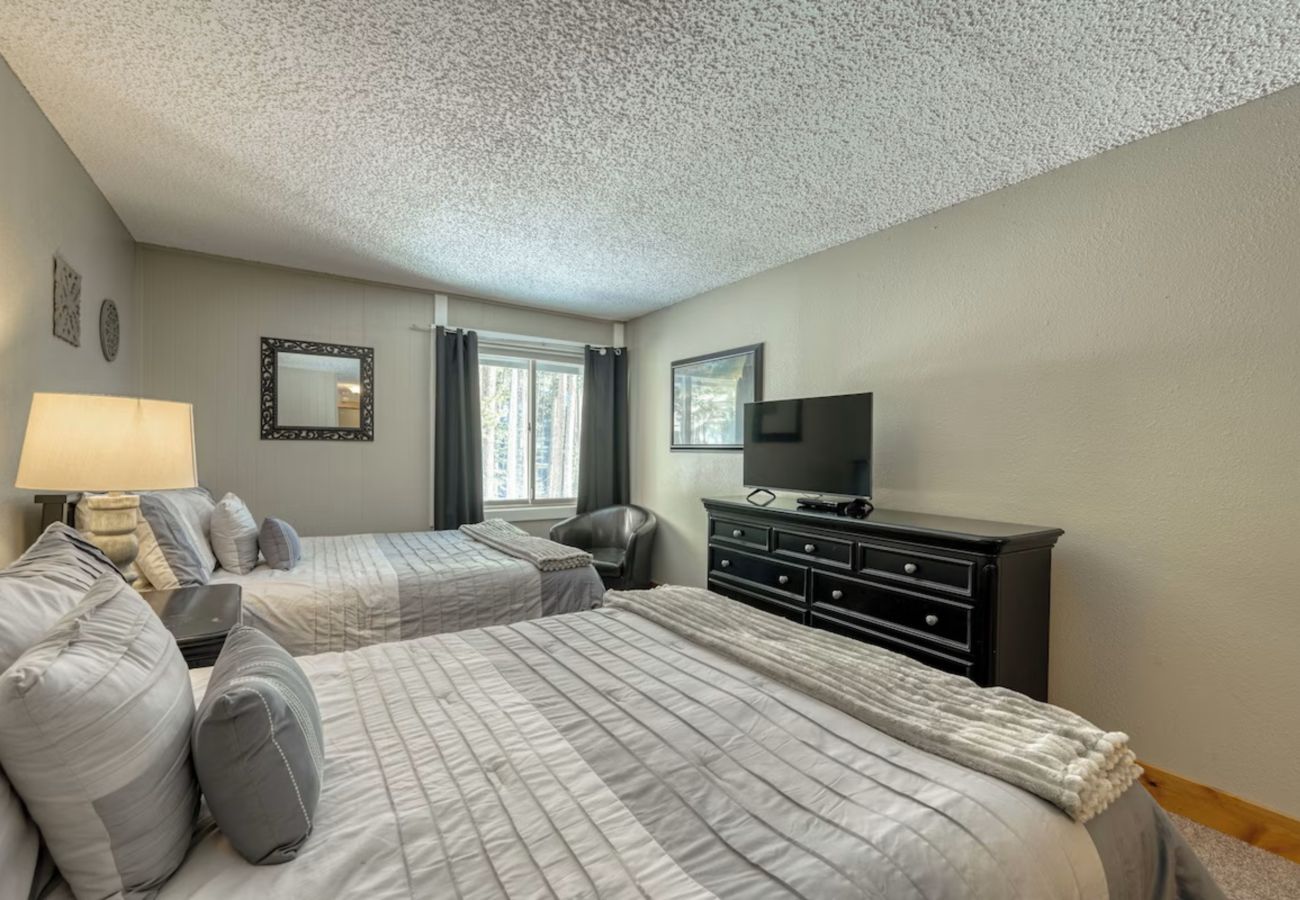 Condominium in Breckenridge - Alpine Ski-In/Ski-Out Condo with Stunning Mountain Views-Peak 7-8 