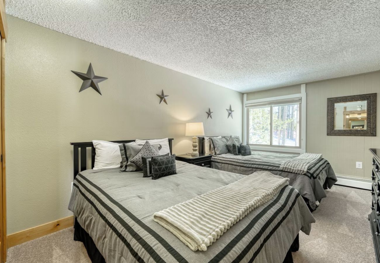 Condominium in Breckenridge - Alpine Ski-In/Ski-Out Condo with Stunning Mountain Views-Peak 7-8 