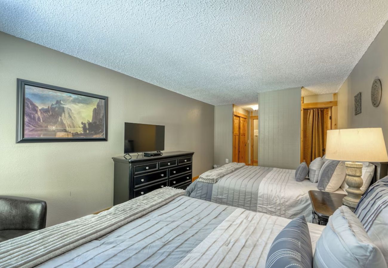Condominium in Breckenridge - Alpine Ski-In/Ski-Out Condo with Stunning Mountain Views-Peak 7-8 