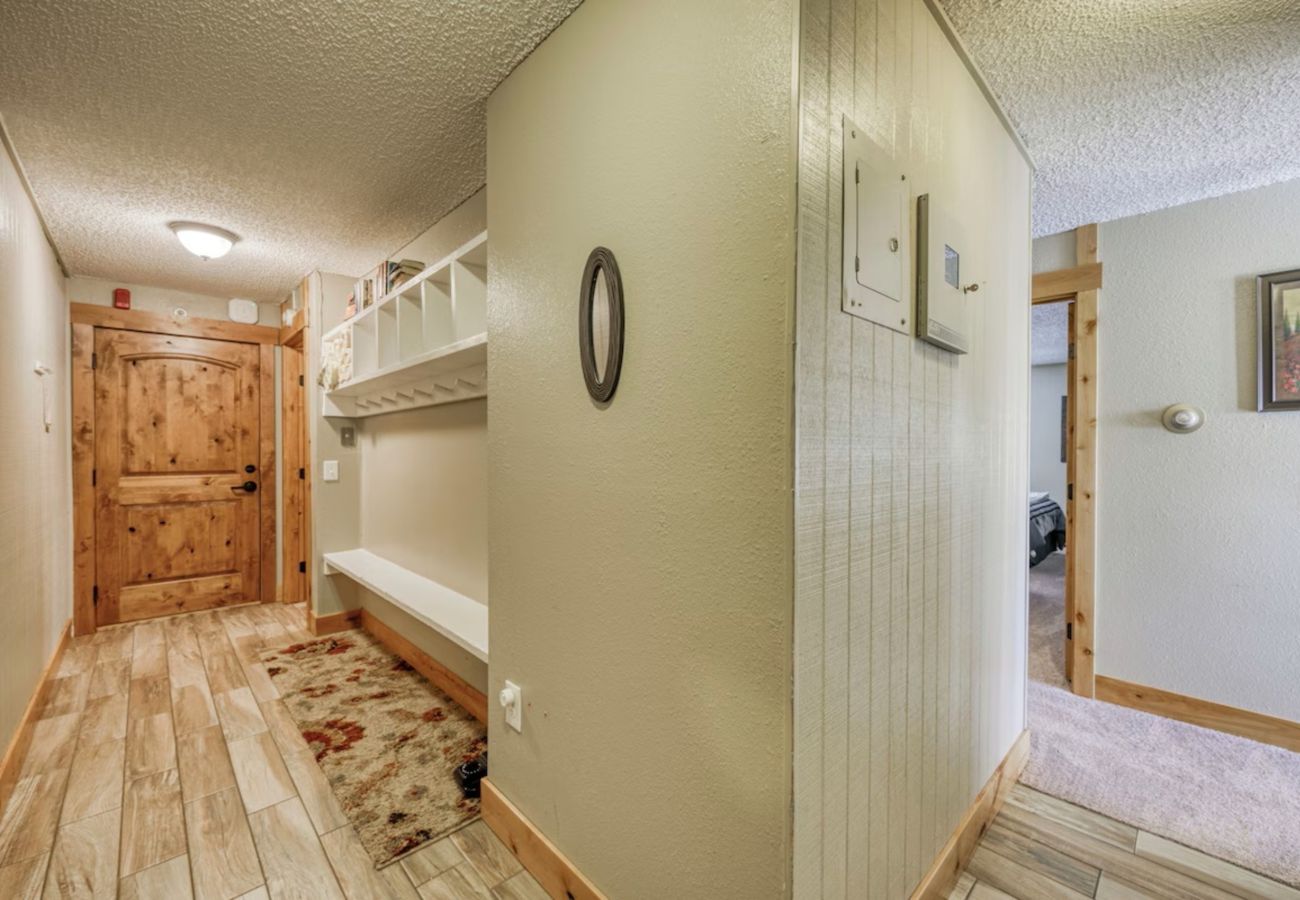 Condominium in Breckenridge - Alpine Ski-In/Ski-Out Condo with Stunning Mountain Views-Peak 7-8 