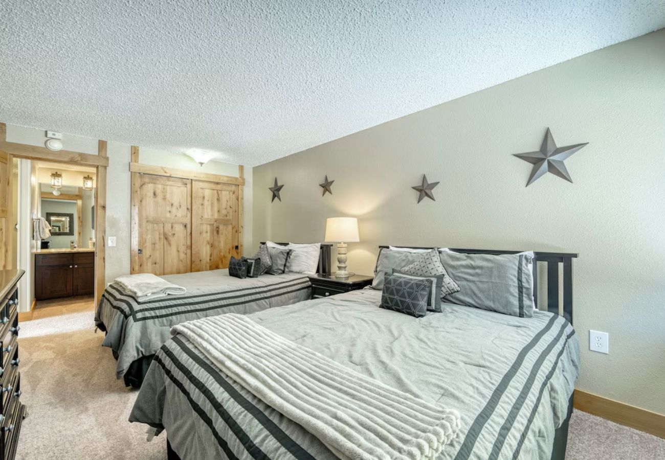 Condominium in Breckenridge - Alpine Ski-In/Ski-Out Condo with Stunning Mountain Views-Peak 7-8 